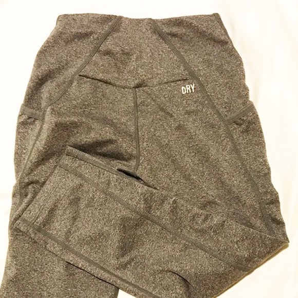 Gymshark cropped leggings - Picture 2 of 2